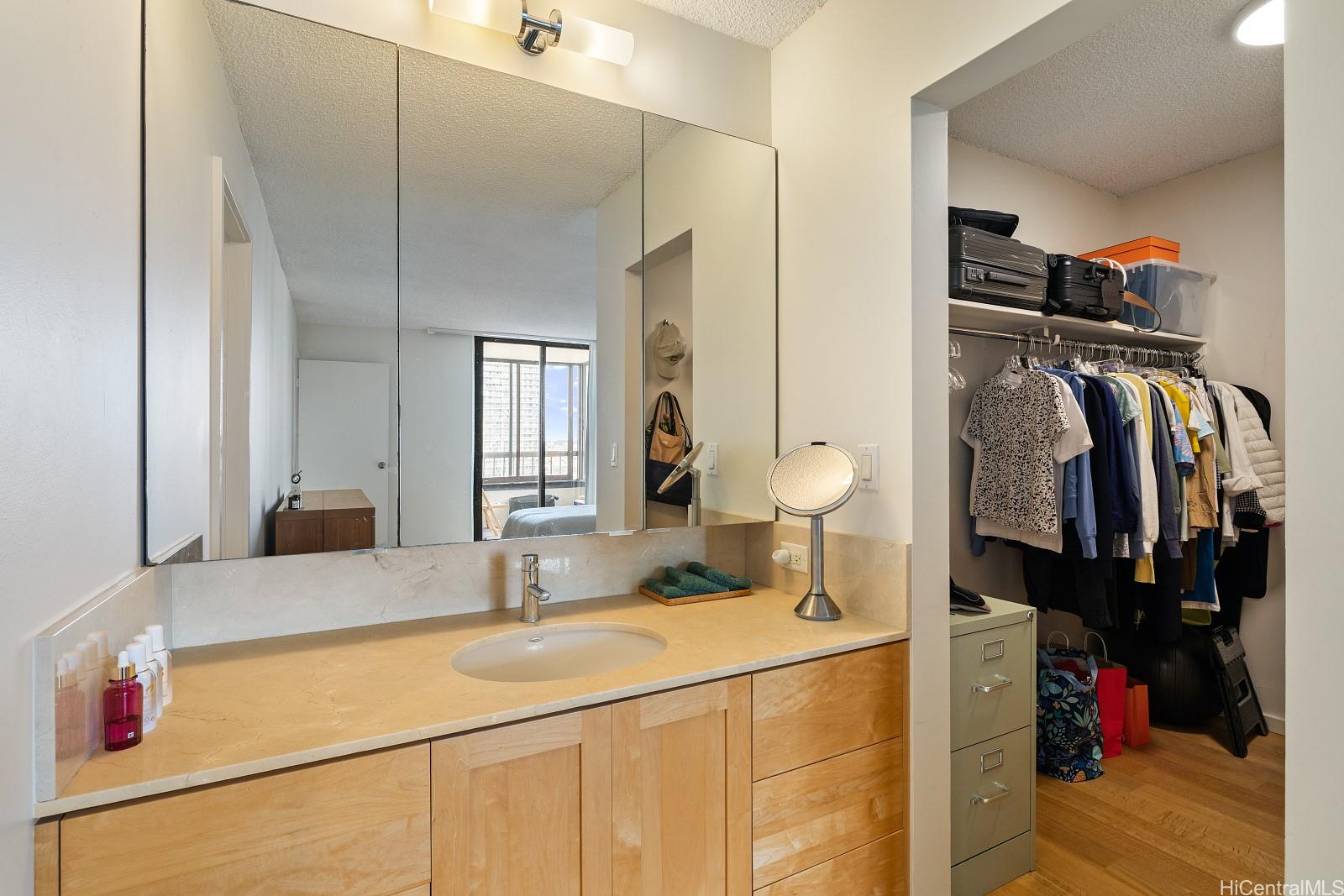 Aloha Towers condo # 2802, Honolulu, Hawaii - photo 7 of 25