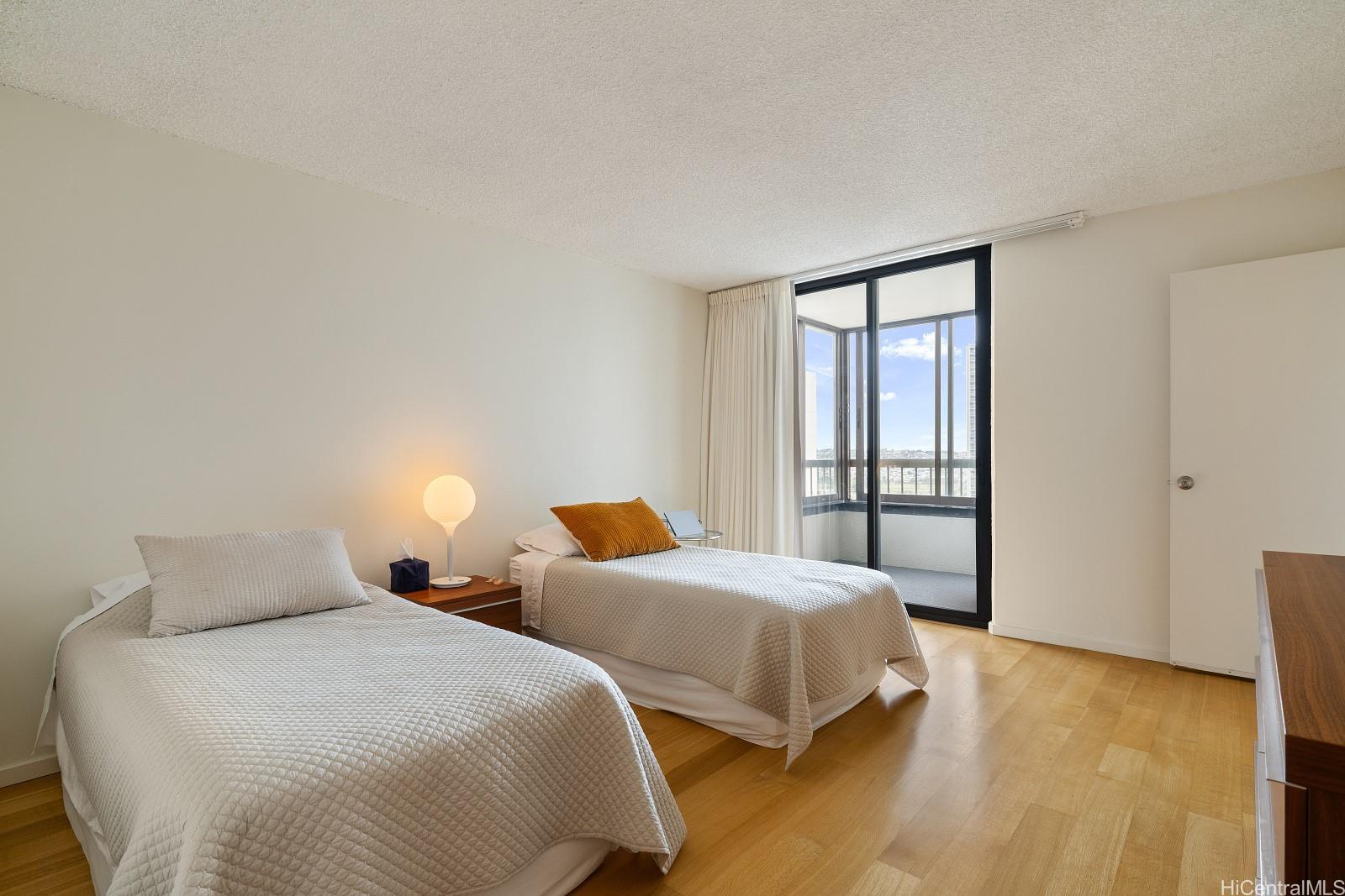 Aloha Towers condo # 2802, Honolulu, Hawaii - photo 9 of 25