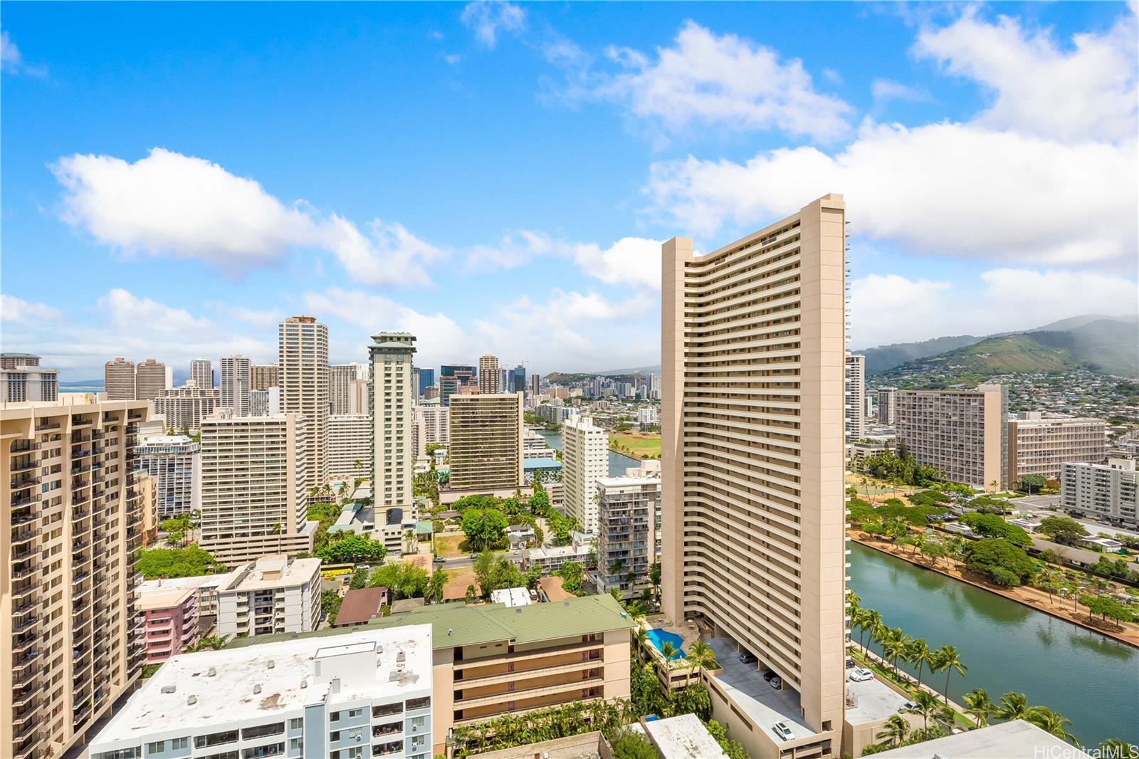 Aloha Towers condo # 3005 (30E), Honolulu, Hawaii - photo 17 of 25