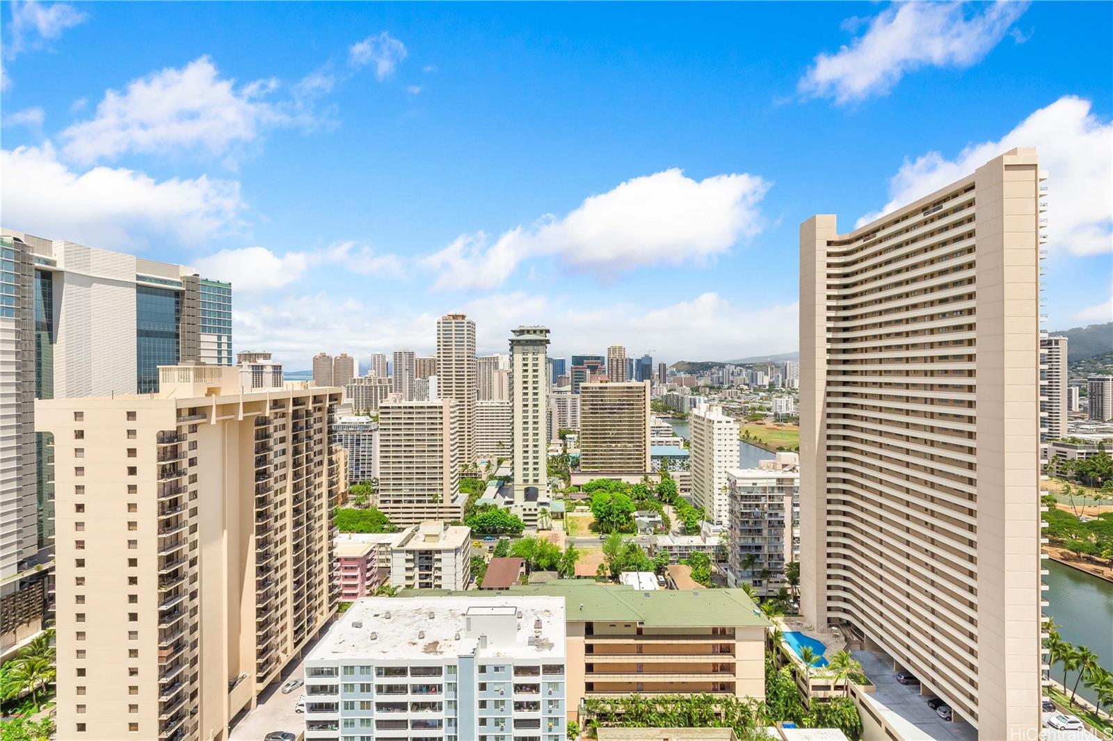 Aloha Towers condo # 3005 (30E), Honolulu, Hawaii - photo 18 of 25