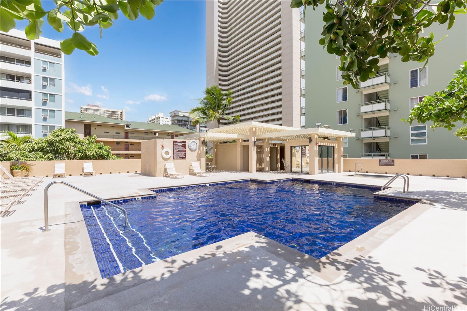 Aloha Towers condo # 3005 (30E), Honolulu, Hawaii - photo 21 of 25