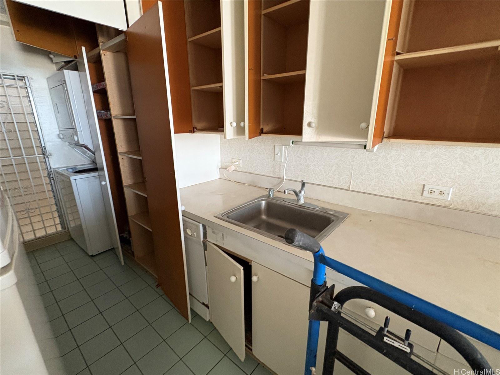 Kahala Towers condo # A1502, Honolulu, Hawaii - photo 3 of 9