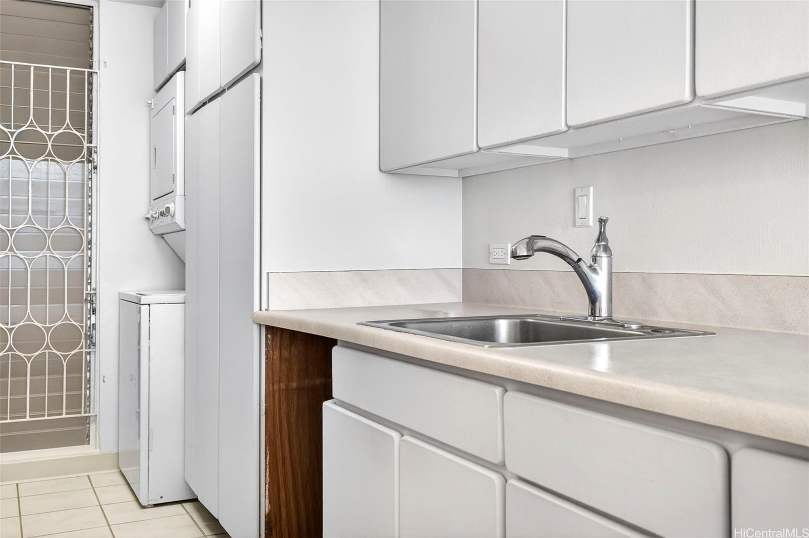 Kahala Towers condo # A2002, Honolulu, Hawaii - photo 11 of 25