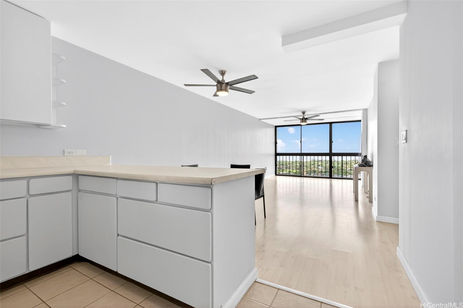 Kahala Towers condo # A2002, Honolulu, Hawaii - photo 4 of 25