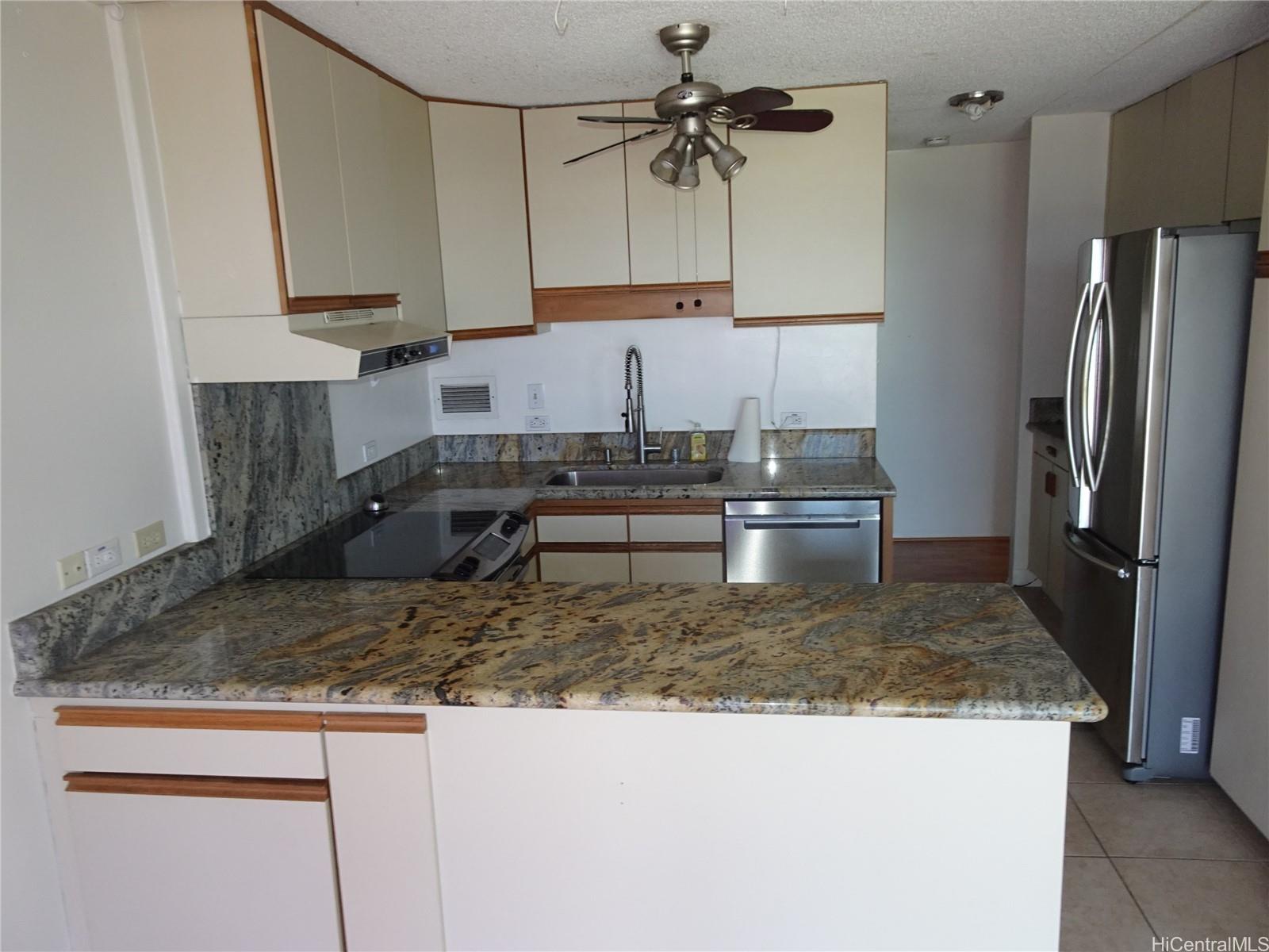 Kahala Towers condo # B1204, Honolulu, Hawaii - photo 3 of 10