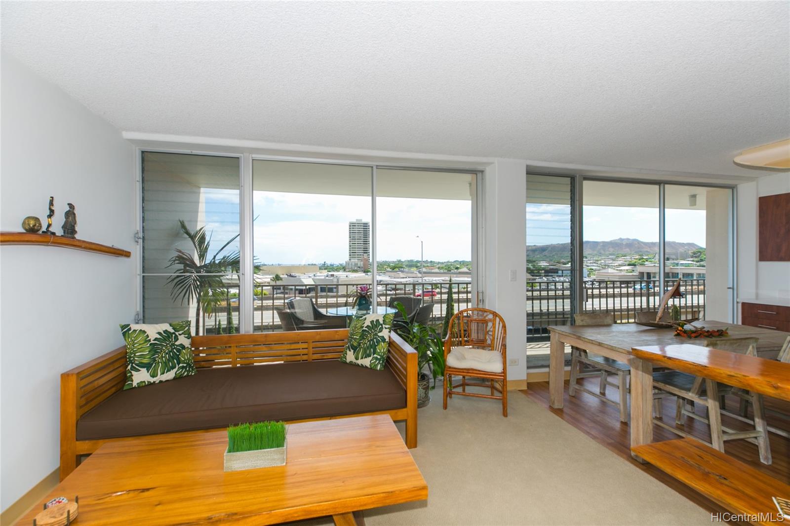 Kahala Towers B502, 4300 Waialae Ave, Honolulu Waialae Nui Vly condo