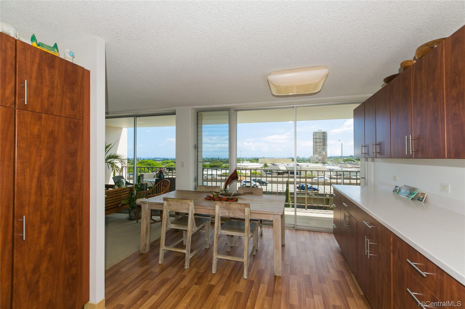 Kahala Towers B502, 4300 Waialae Ave, Honolulu Waialae Nui Vly condo