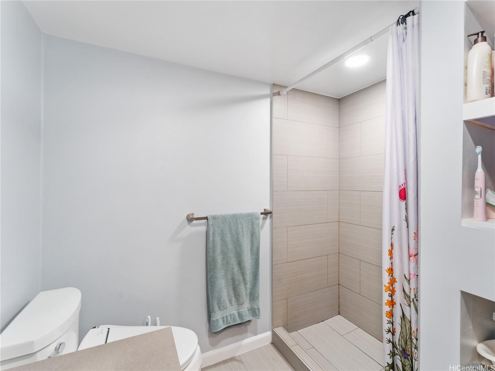 Kahala Towers condo # B601, Honolulu, Hawaii - photo 10 of 18