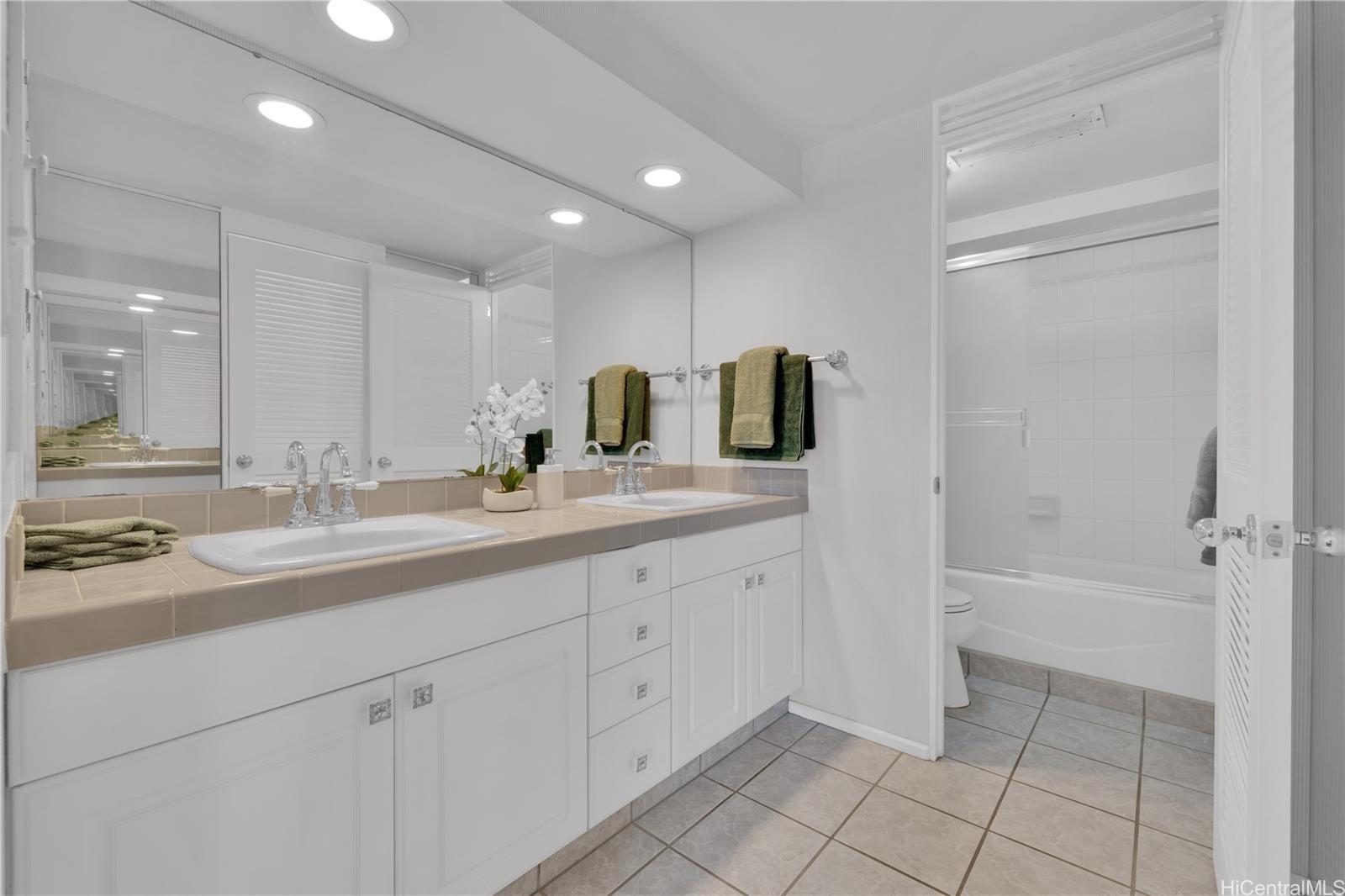 Palms Inc condo # 1301, Honolulu, Hawaii - photo 11 of 24