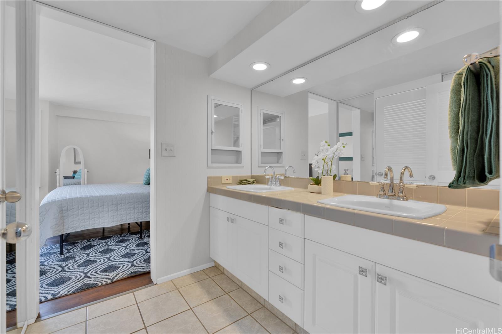 Palms Inc condo # 1301, Honolulu, Hawaii - photo 12 of 24