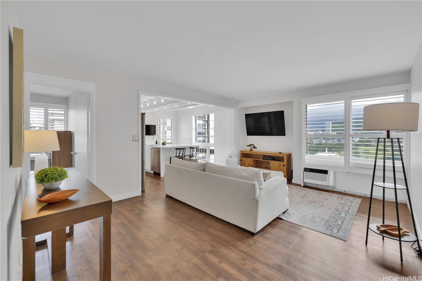 Palms Inc condo # 1301, Honolulu, Hawaii - photo 4 of 24