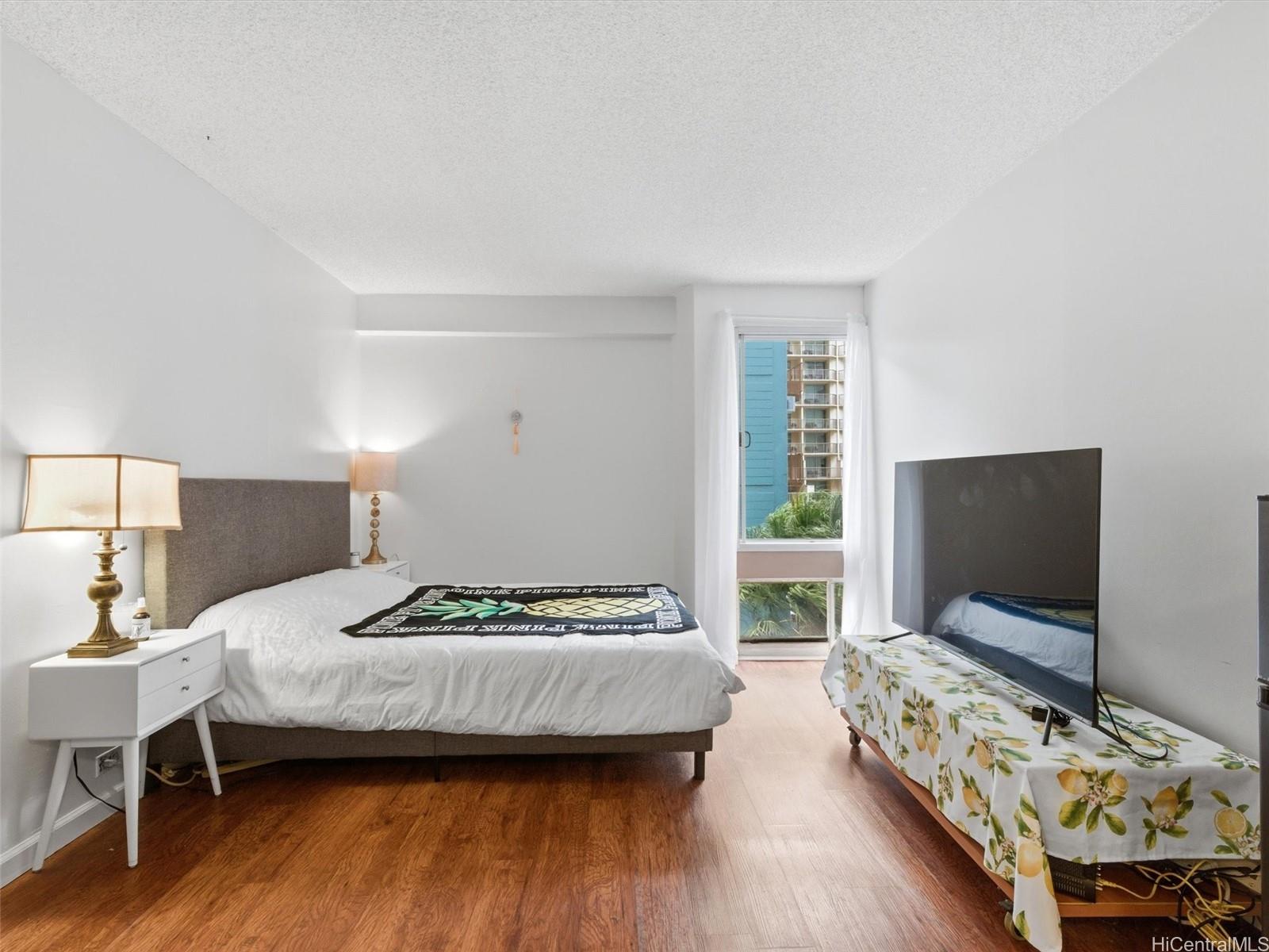 Palms Inc condo # 307, Honolulu, Hawaii - photo 11 of 17