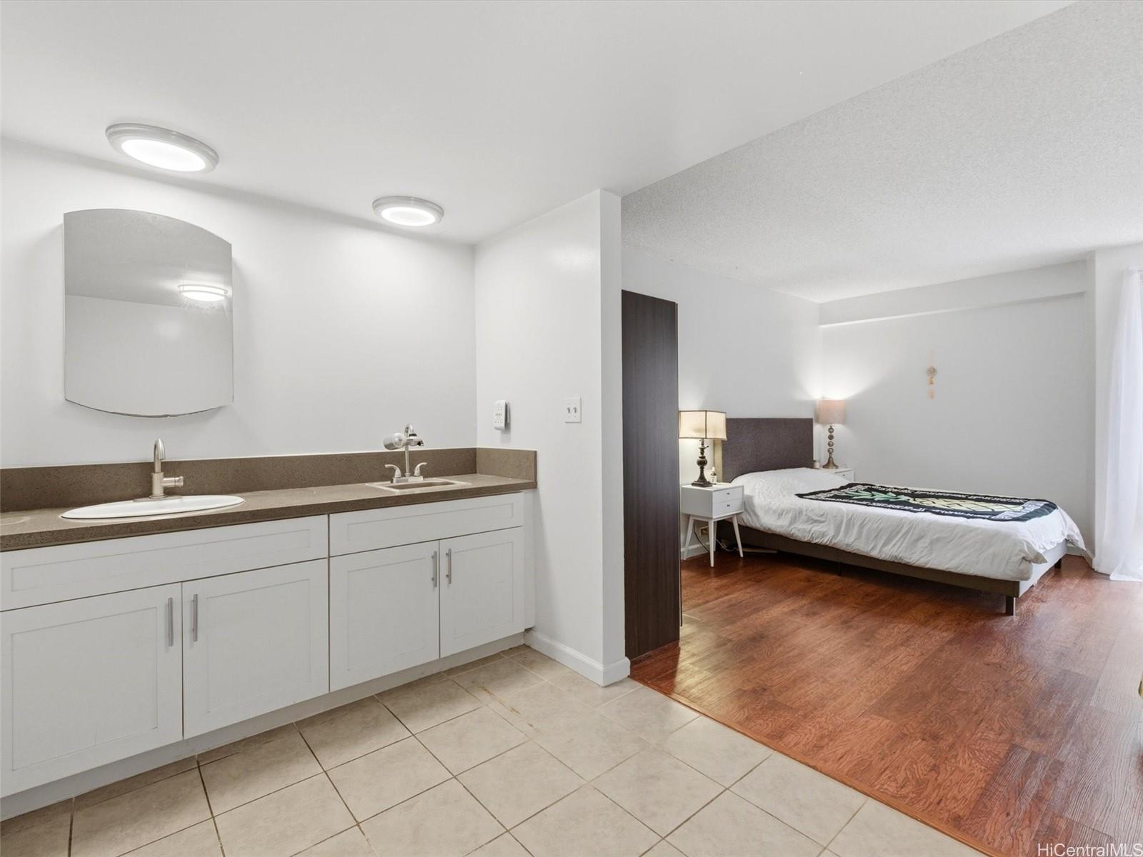 Palms Inc condo # 307, Honolulu, Hawaii - photo 12 of 17