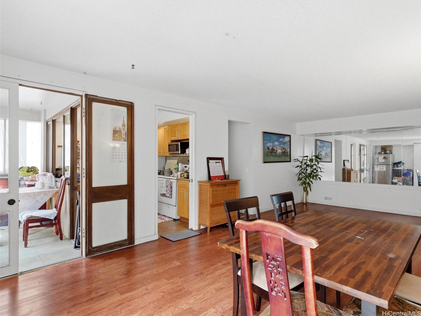 Palms Inc condo # 307, Honolulu, Hawaii - photo 4 of 17