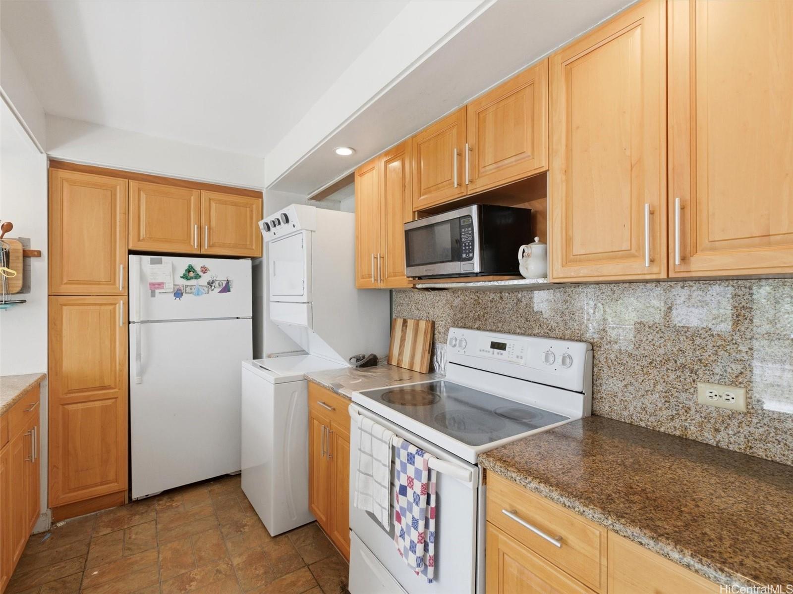 Palms Inc condo # 307, Honolulu, Hawaii - photo 5 of 17