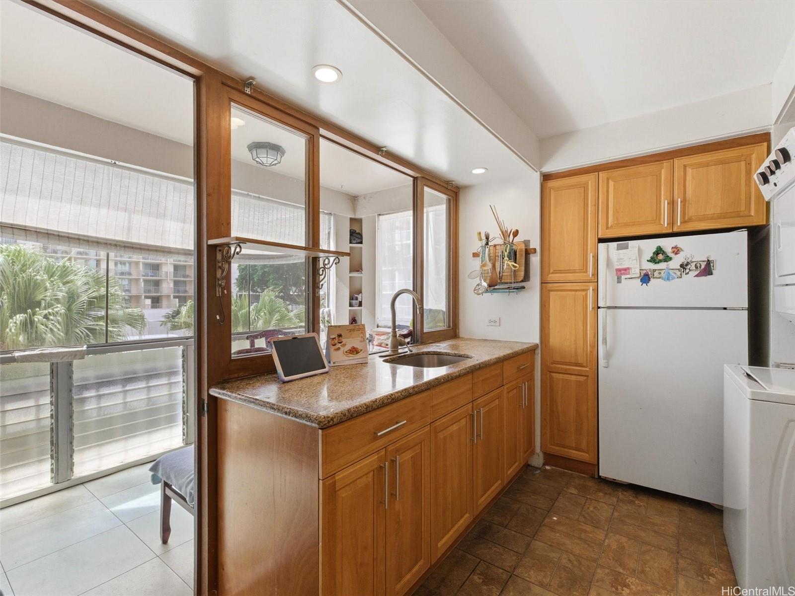 Palms Inc condo # 307, Honolulu, Hawaii - photo 6 of 17