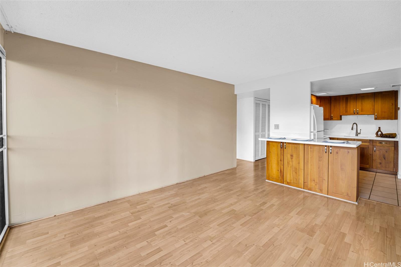 Palms Inc condo # 309, Honolulu, Hawaii - photo 2 of 25