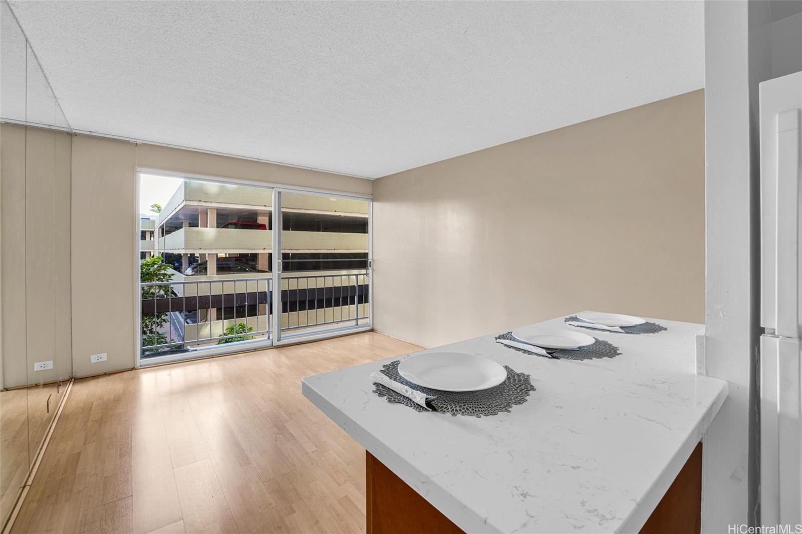 Palms Inc condo # 309, Honolulu, Hawaii - photo 3 of 25