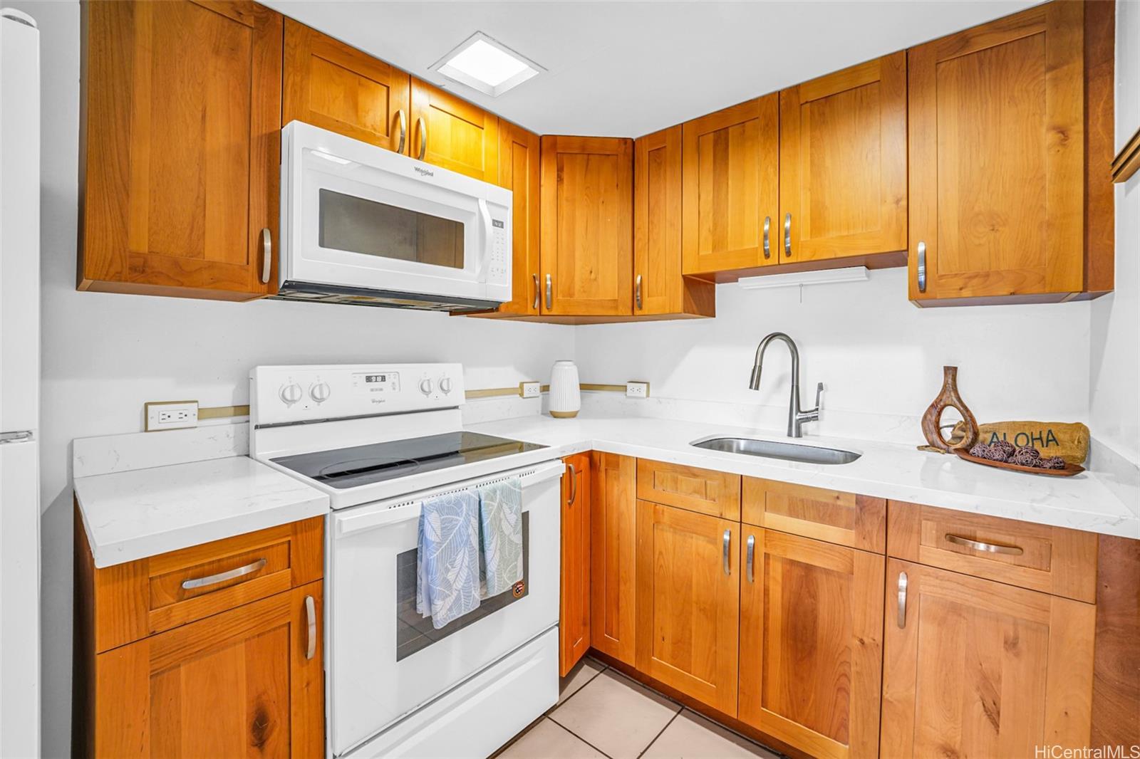 Palms Inc condo # 309, Honolulu, Hawaii - photo 7 of 25