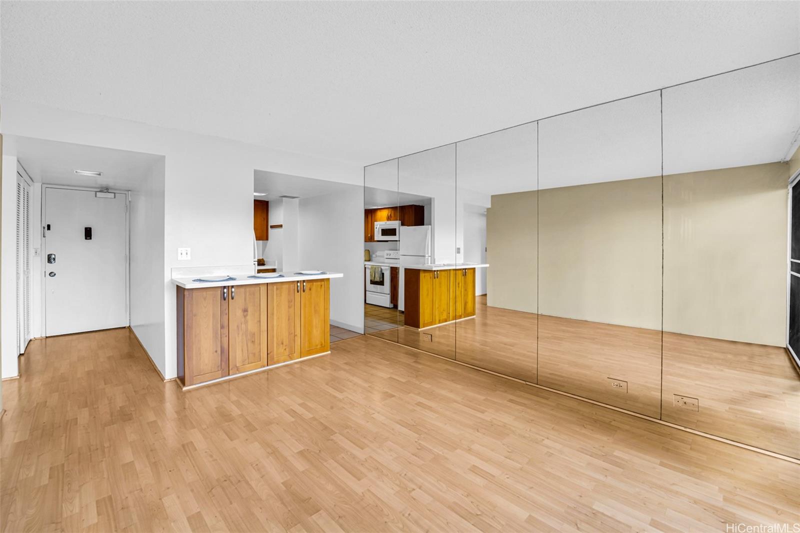 Palms Inc condo # 309, Honolulu, Hawaii - photo 9 of 25