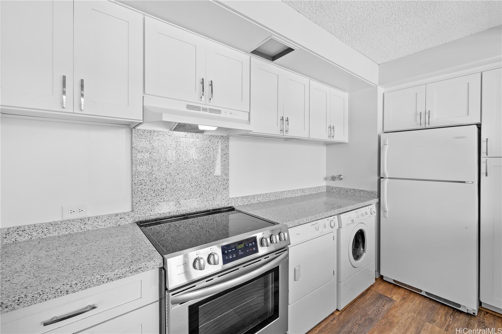 Palms Inc condo # 601, Honolulu, Hawaii - photo 6 of 24