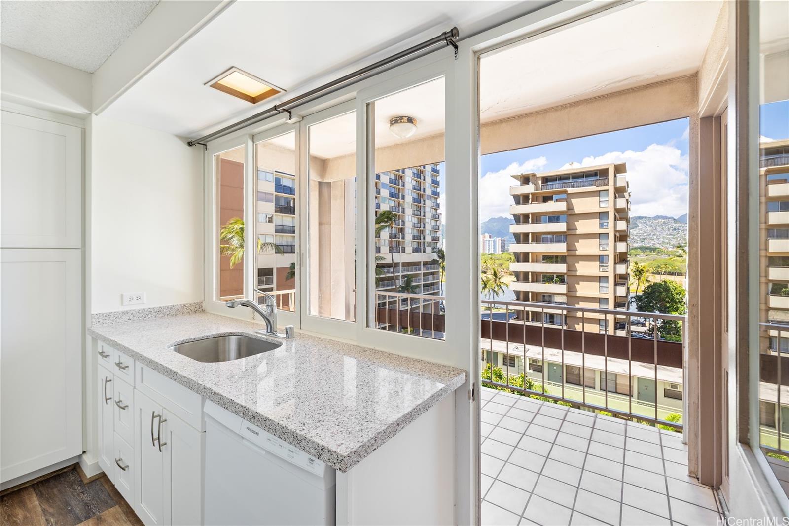 Palms Inc condo # 601, Honolulu, Hawaii - photo 8 of 24
