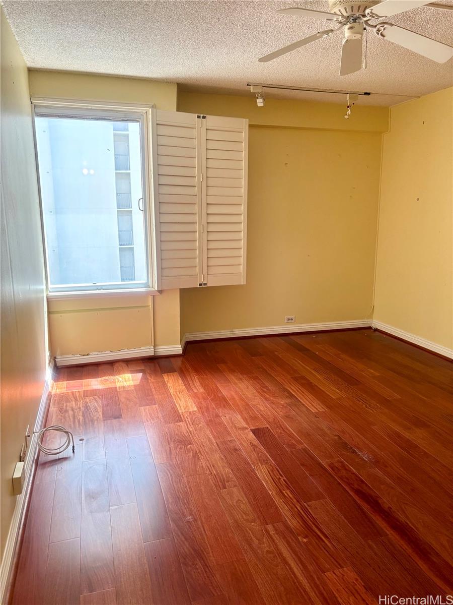 Palms Inc condo # 708, Honolulu, Hawaii - photo 2 of 11