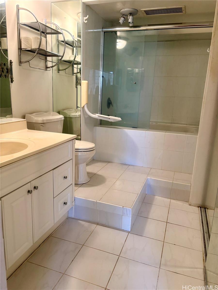 Palms Inc condo # 708, Honolulu, Hawaii - photo 3 of 11