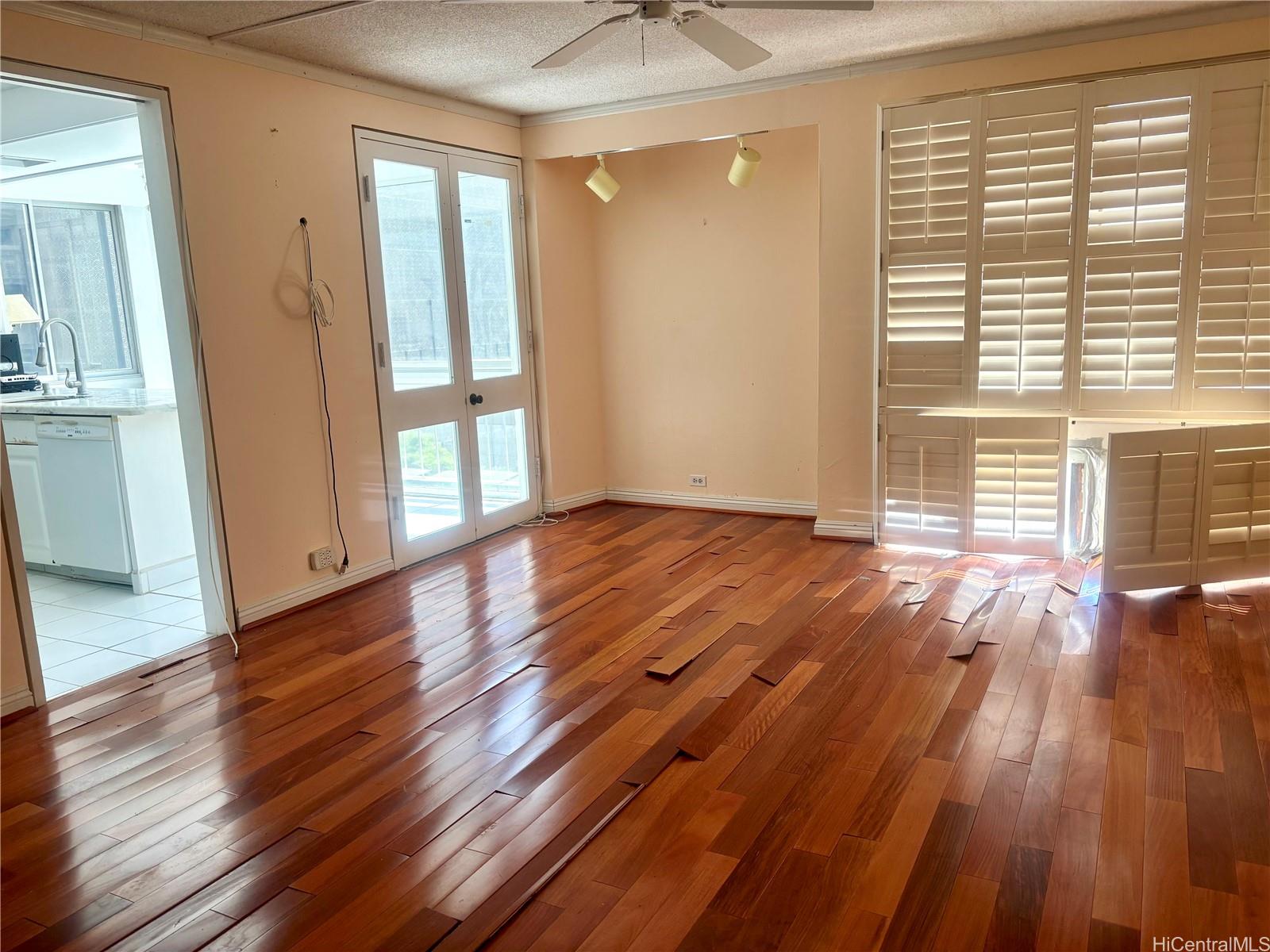 Palms Inc condo # 708, Honolulu, Hawaii - photo 4 of 11