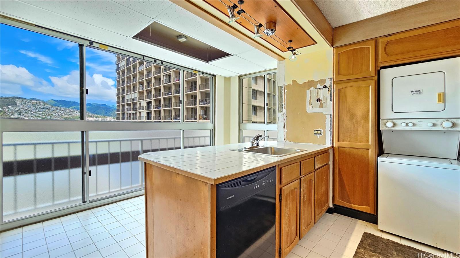 Palms Inc condo # 802, Honolulu, Hawaii - photo 19 of 24