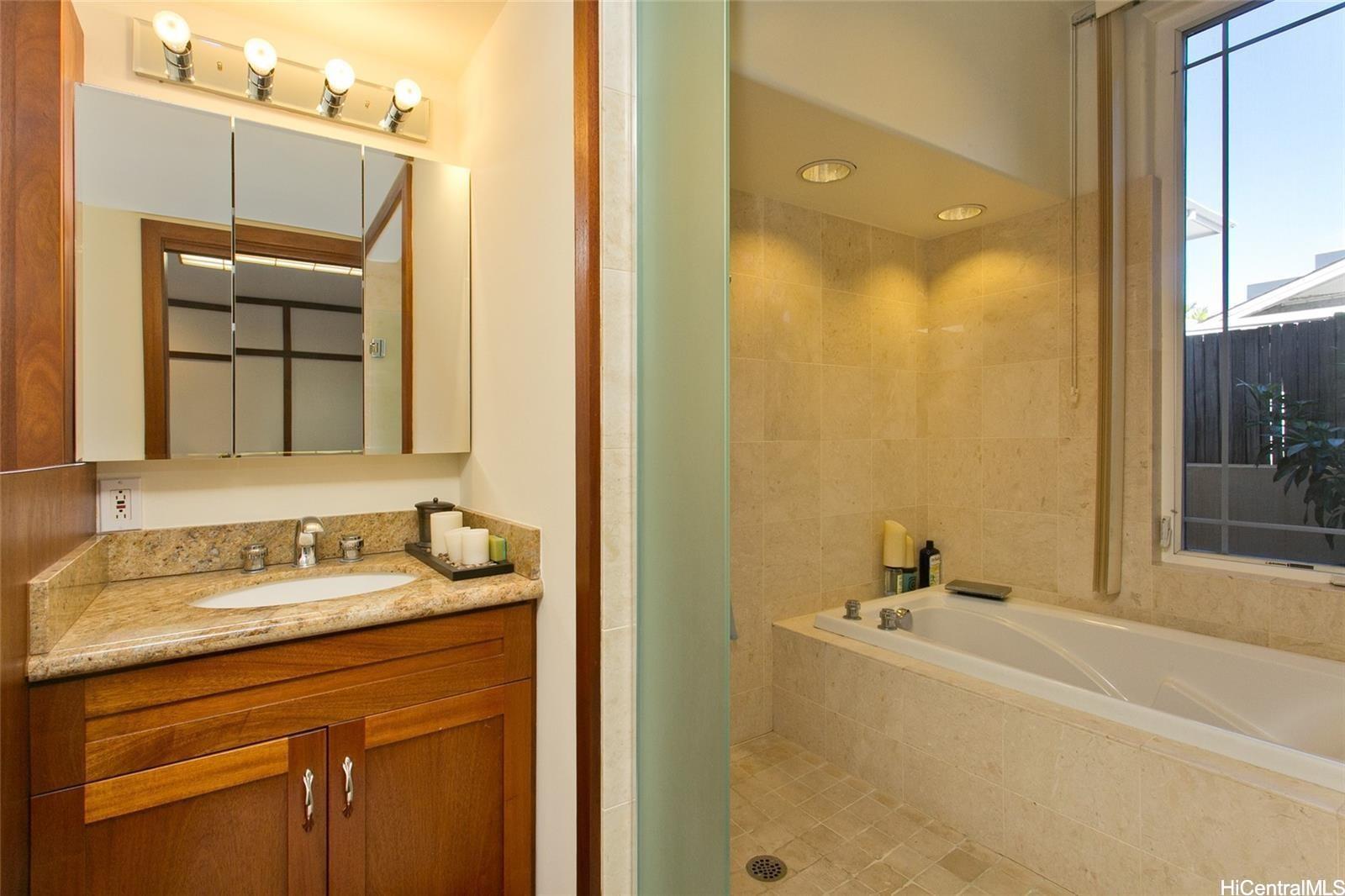 4347  Pahoa Ave Kahala Area, Diamond Head home - photo 16 of 25