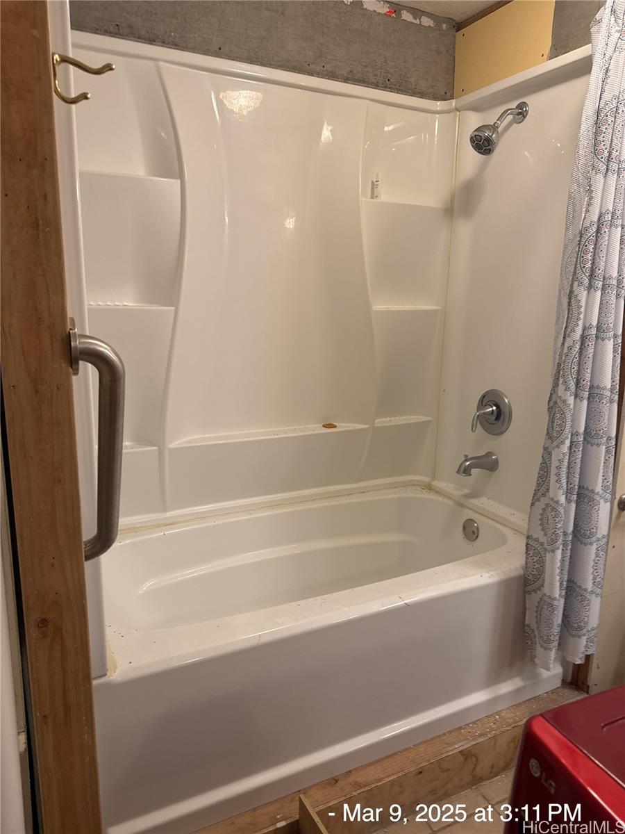 Seaside Towers condo # 209, Honolulu, Hawaii - photo 6 of 14