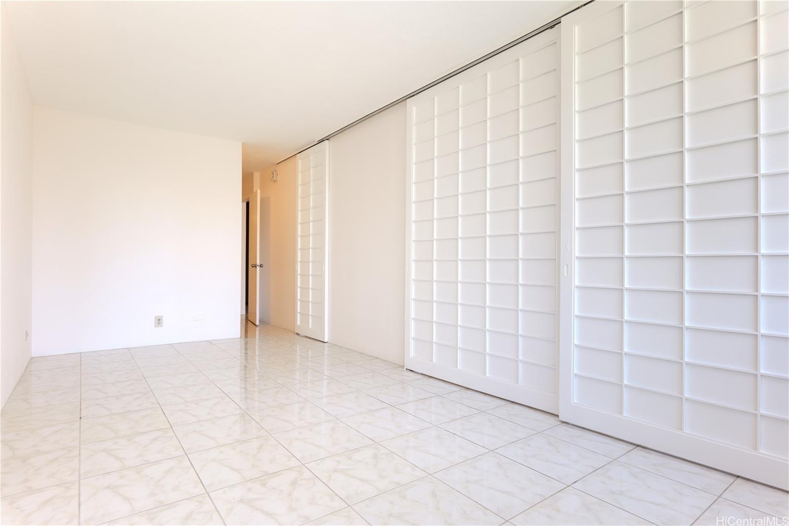 Seaside Towers condo # 404, Honolulu, Hawaii - photo 11 of 18