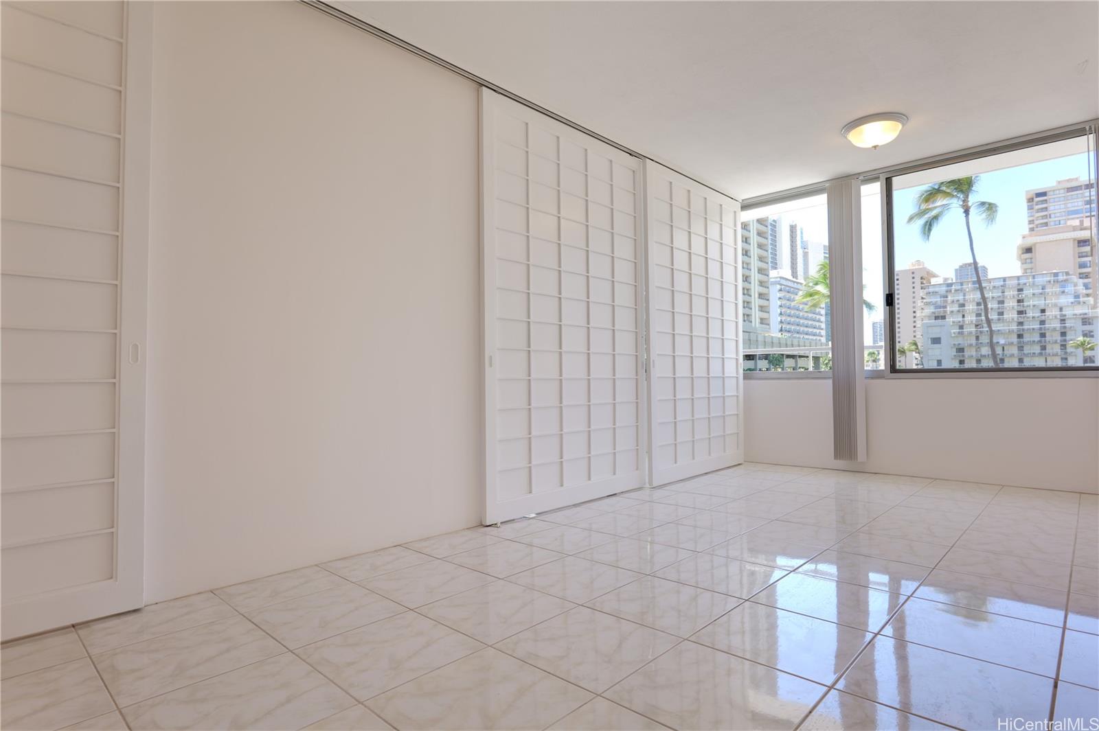 Seaside Towers condo # 404, Honolulu, Hawaii - photo 7 of 18