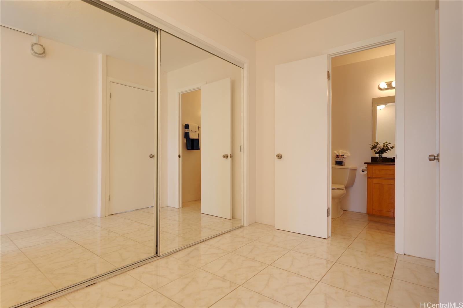 Seaside Towers condo # 404, Honolulu, Hawaii - photo 8 of 18