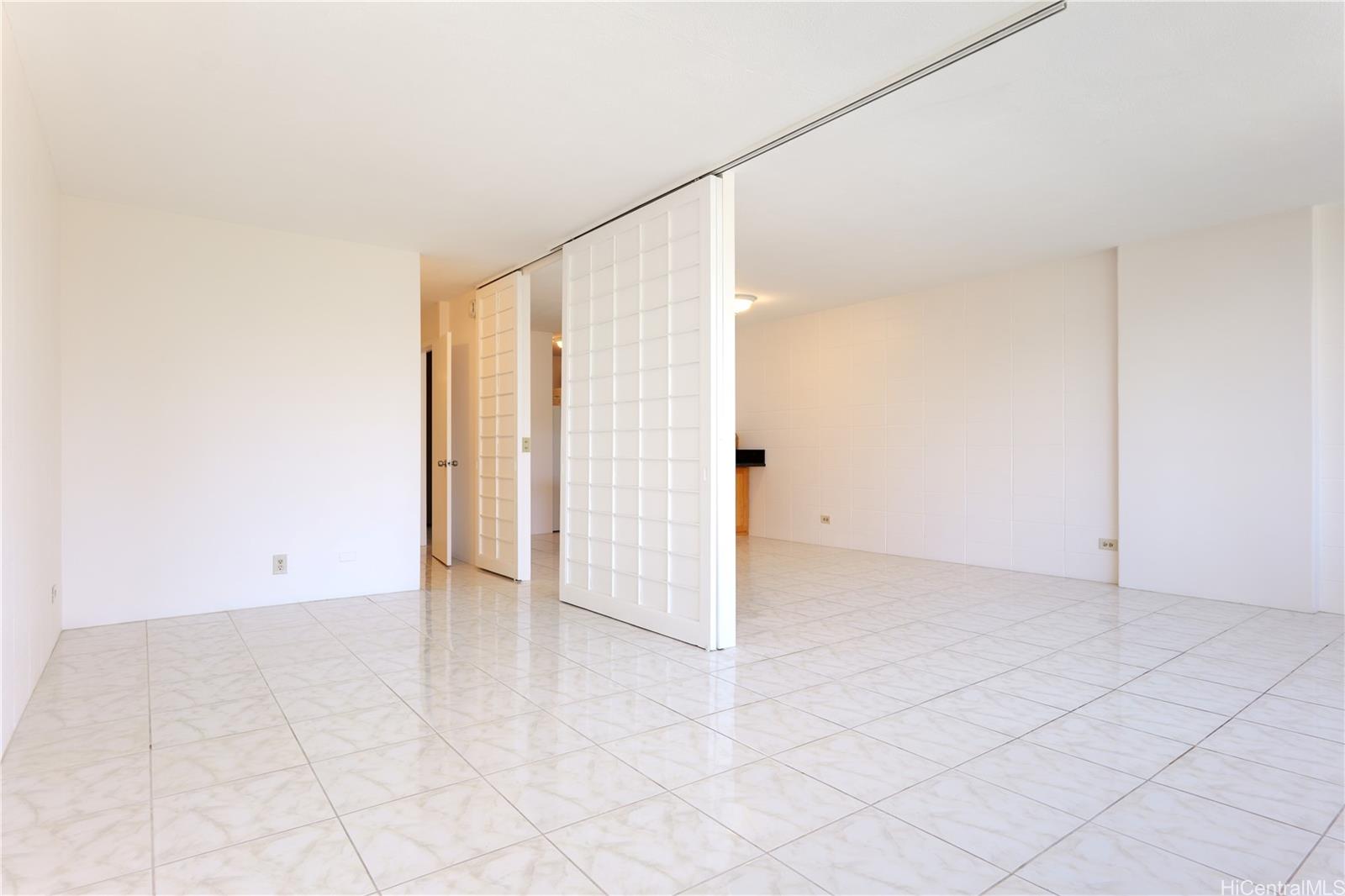 Seaside Towers condo # 404, Honolulu, Hawaii - photo 10 of 18