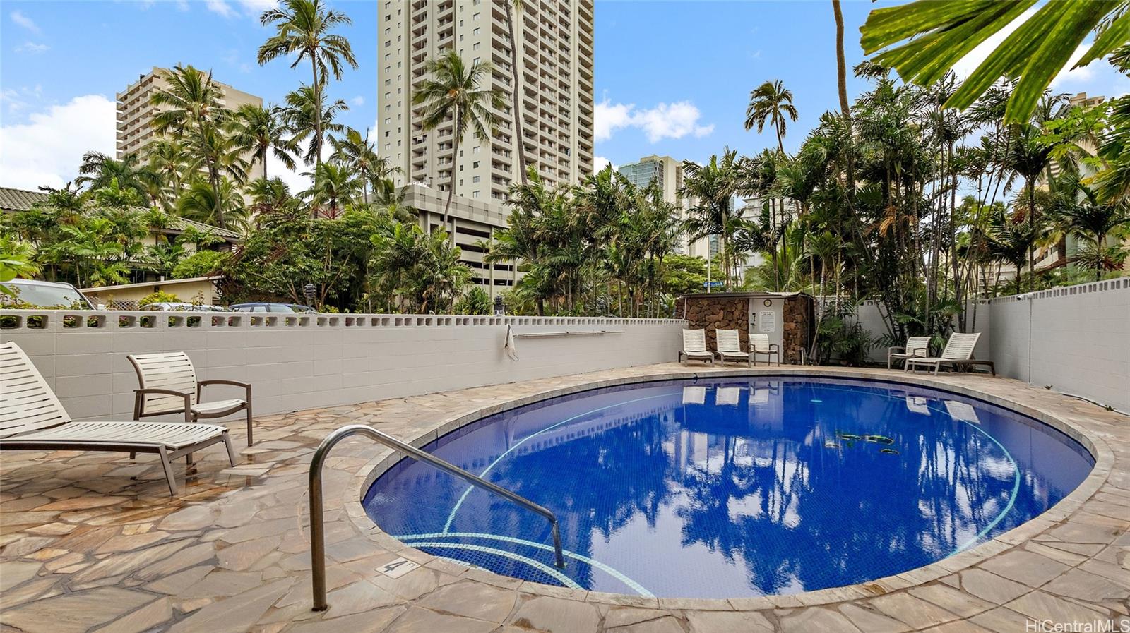 Seaside Towers condo # 906, Honolulu, Hawaii - photo 15 of 17