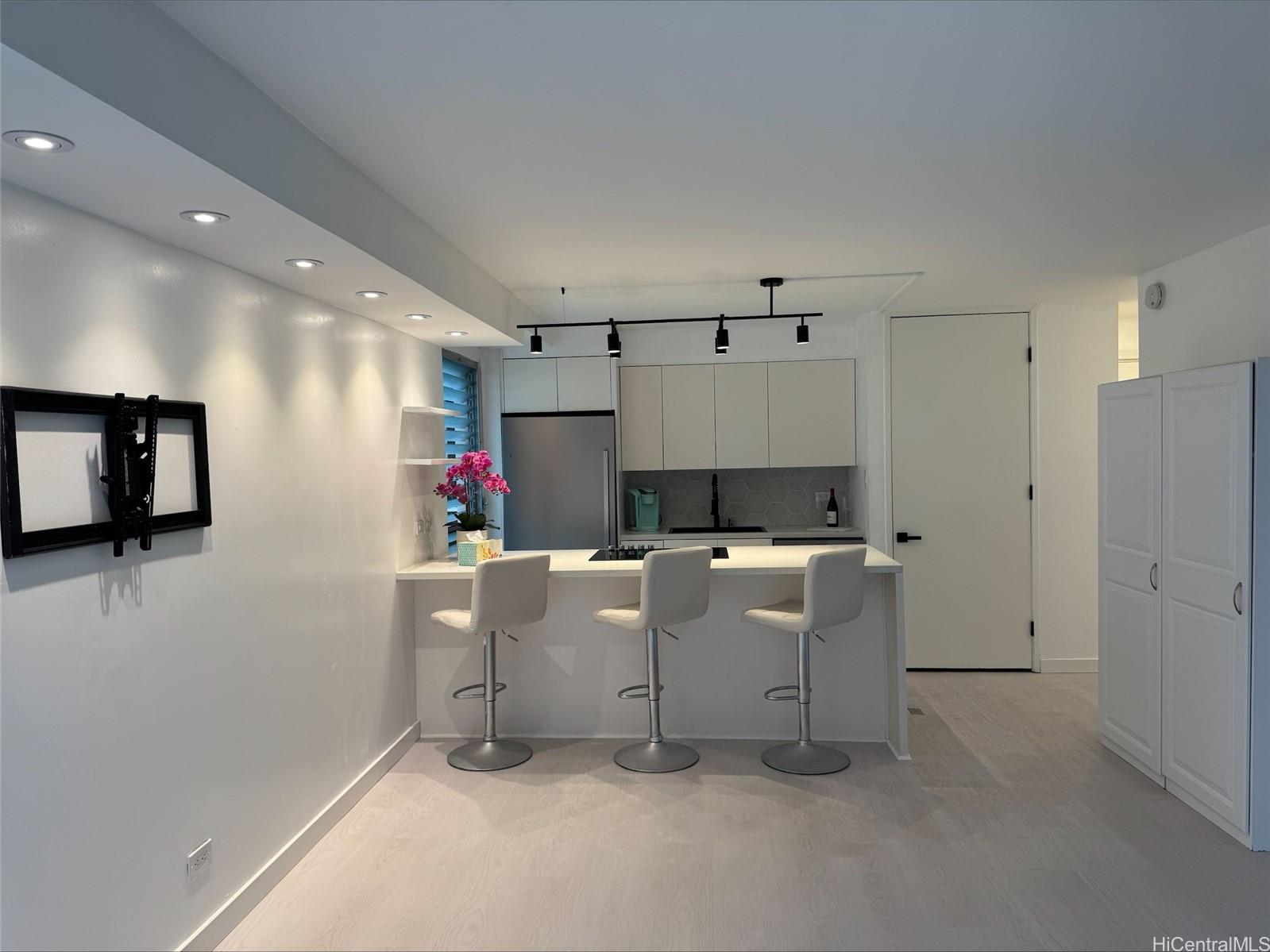 Walina Apts condo # 304, Honolulu, Hawaii - photo 2 of 24