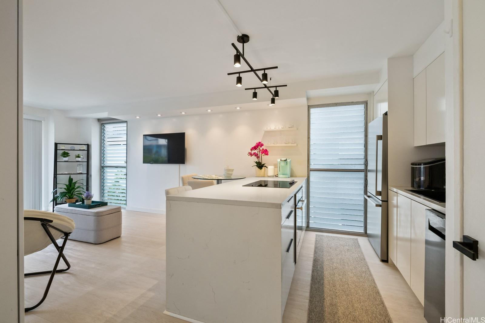 435 Walina Street Honolulu - Rental - photo 3 of 20