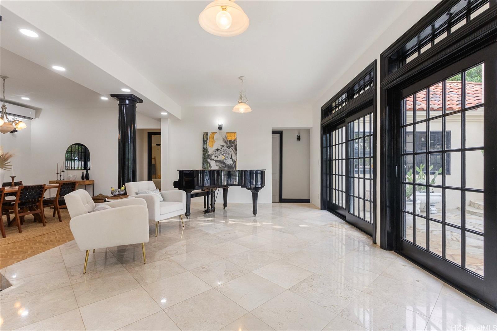 4363  Kilauea Ave Kahala Area, Diamond Head home - photo 2 of 25