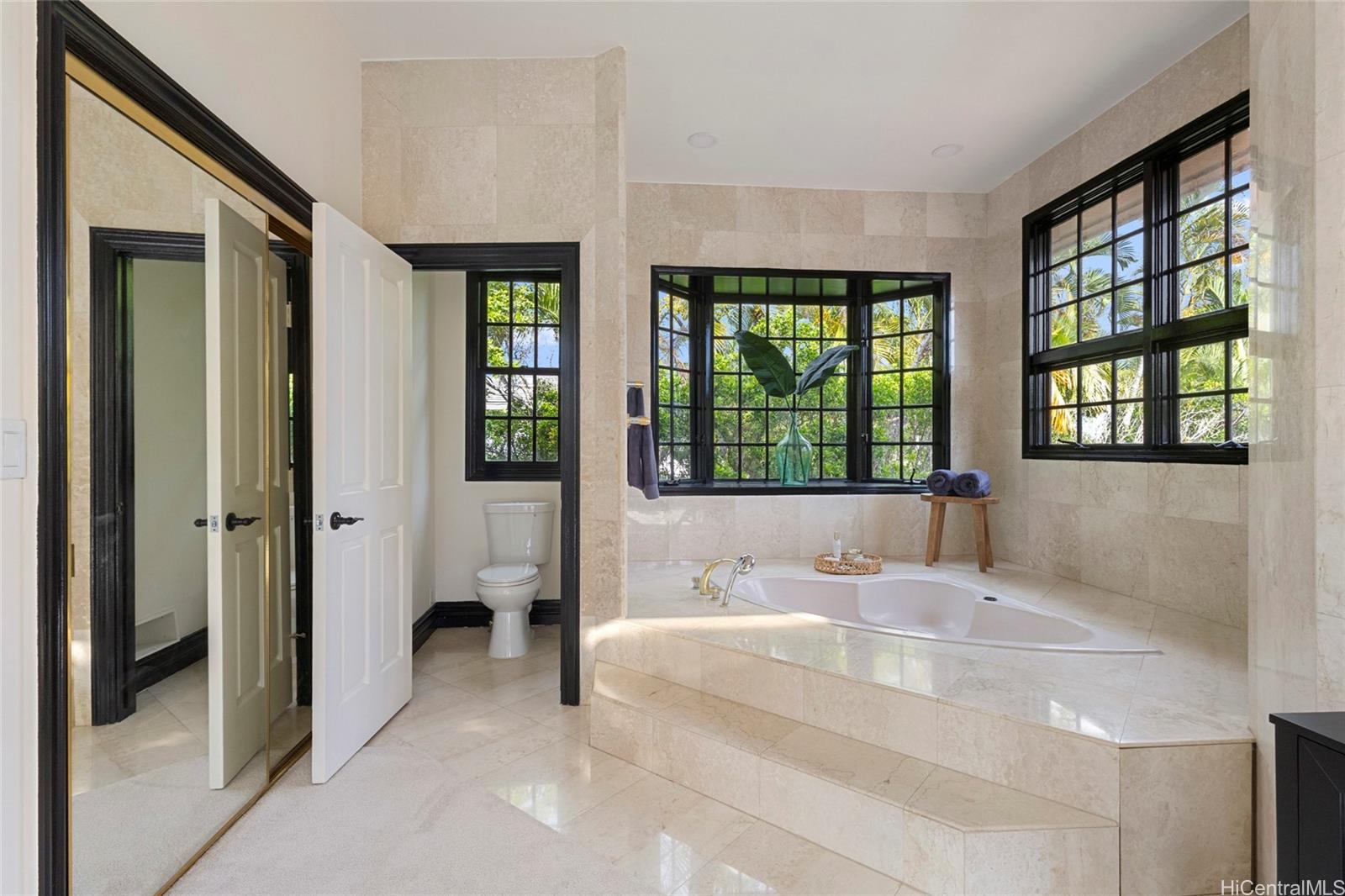 4363  Kilauea Ave Kahala Area, Diamond Head home - photo 18 of 25