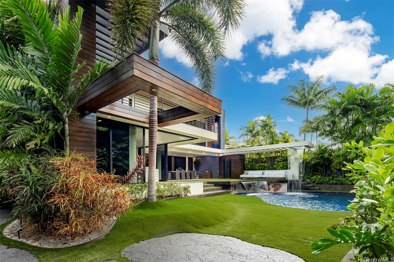 4366  Royal Place Kahala Area, Diamond Head home - photo 2 of 25