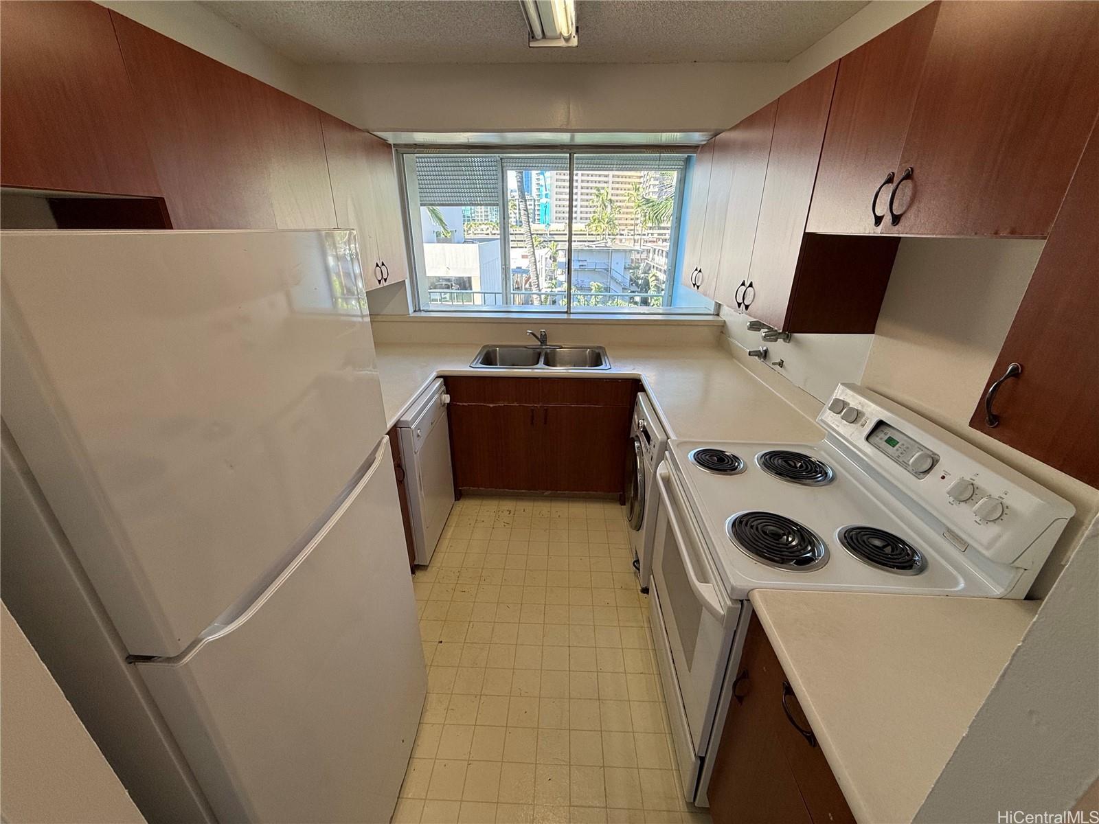 439 Keoniana Street Honolulu - Rental - photo 3 of 19