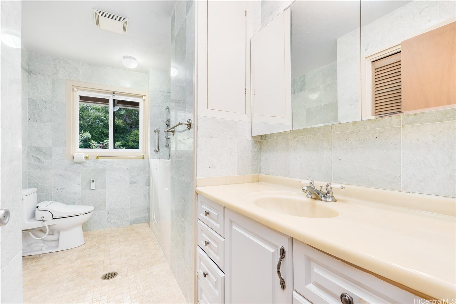 440  Halaki Street Niu Valley, Diamond Head home - photo 11 of 24