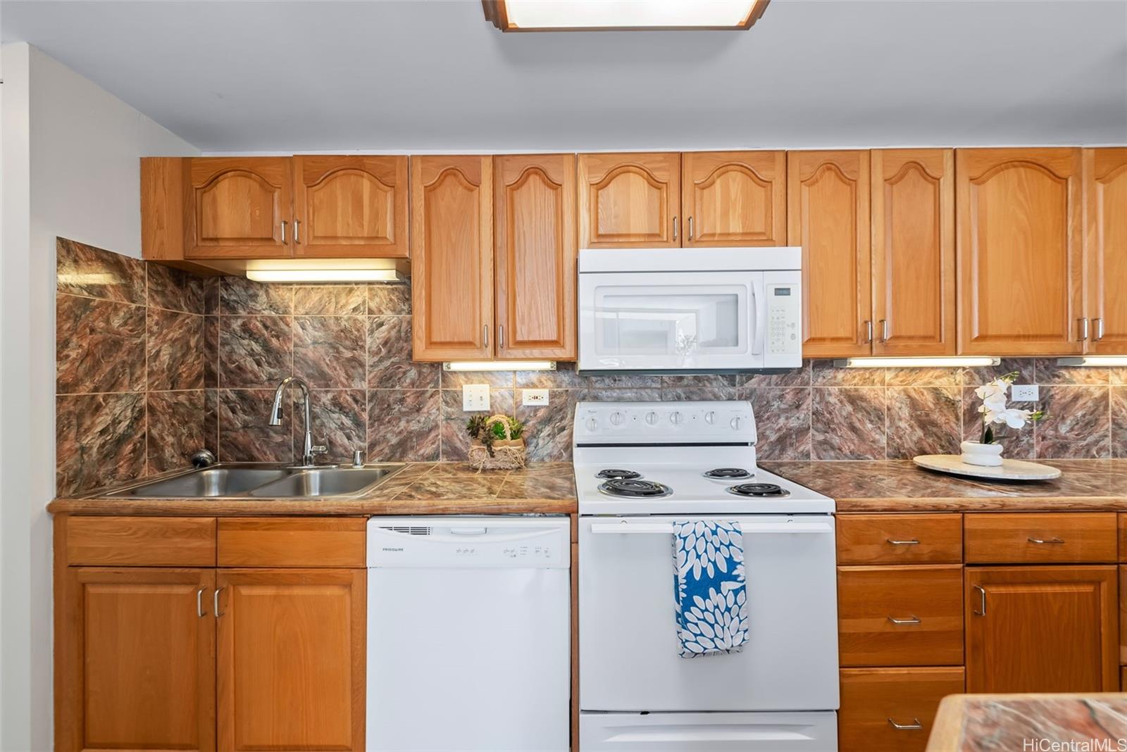 Kailani condo # 1101, Honolulu, Hawaii - photo 5 of 20