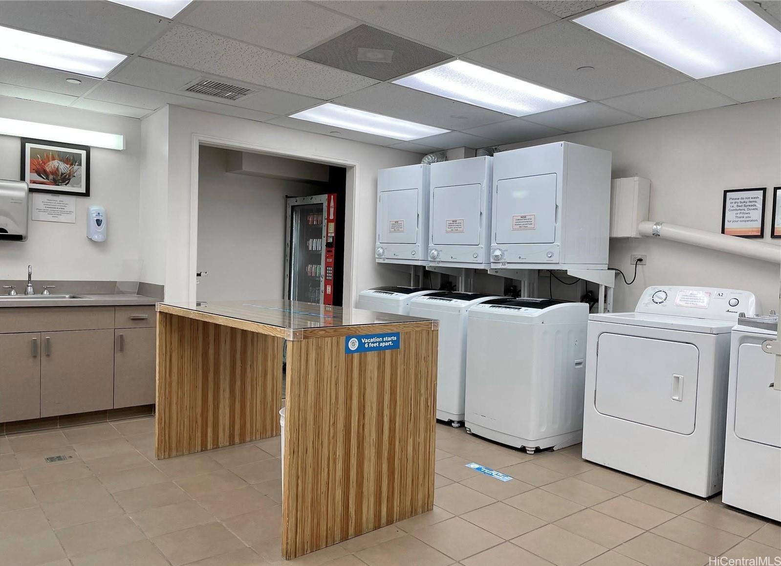 Royal Garden At Waikiki condo # 1612, Honolulu, Hawaii - photo 12 of 21