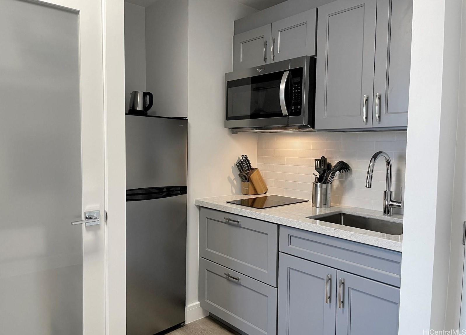 Royal Garden At Waikiki condo # 1612, Honolulu, Hawaii - photo 6 of 21