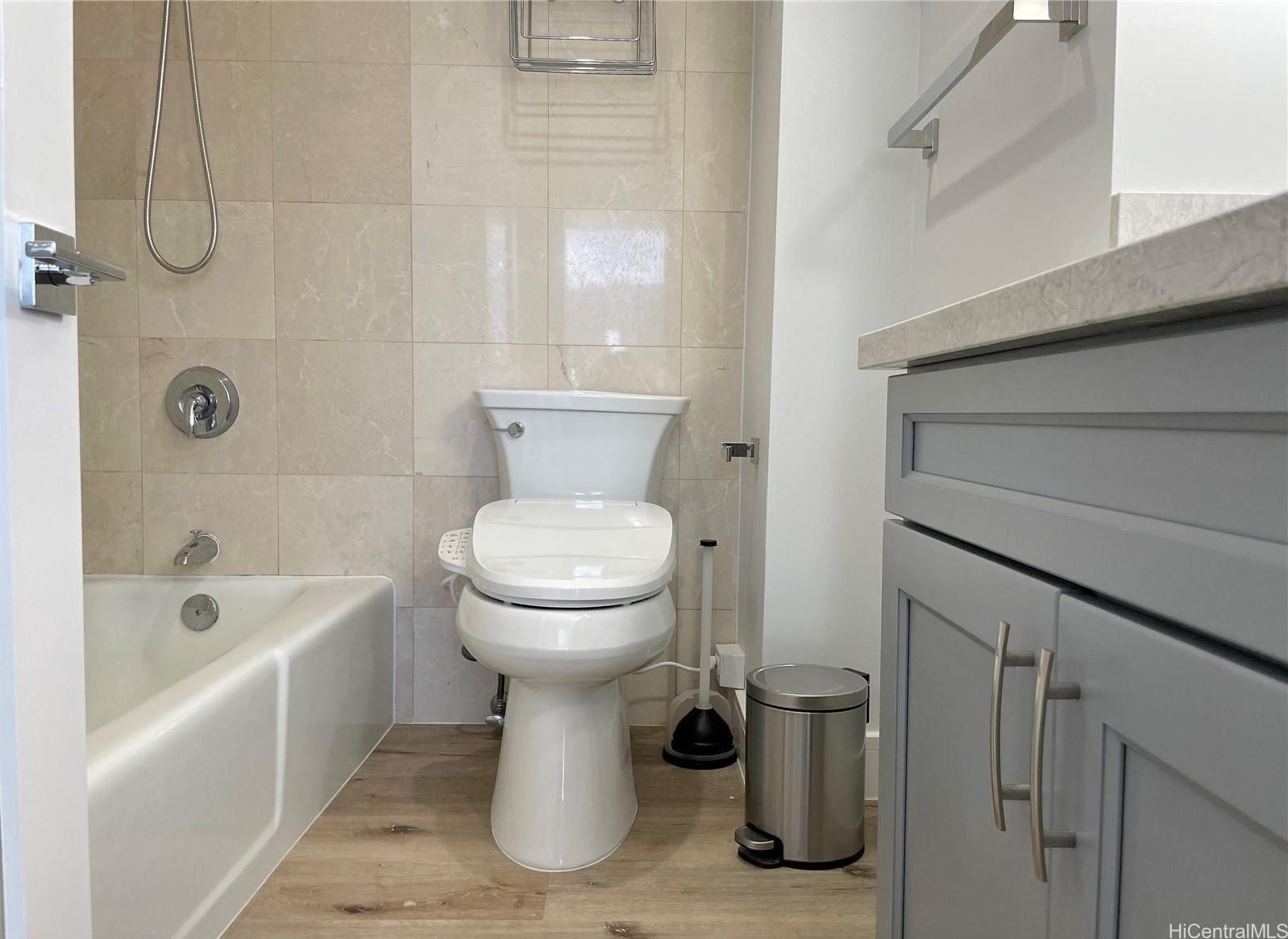 Royal Garden At Waikiki condo # 1612, Honolulu, Hawaii - photo 7 of 21