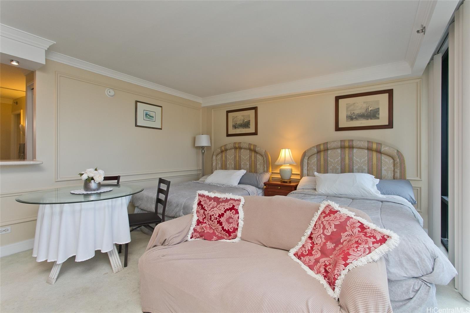 Royal Garden At Waikiki condo # 1705, Honolulu, Hawaii - photo 2 of 18