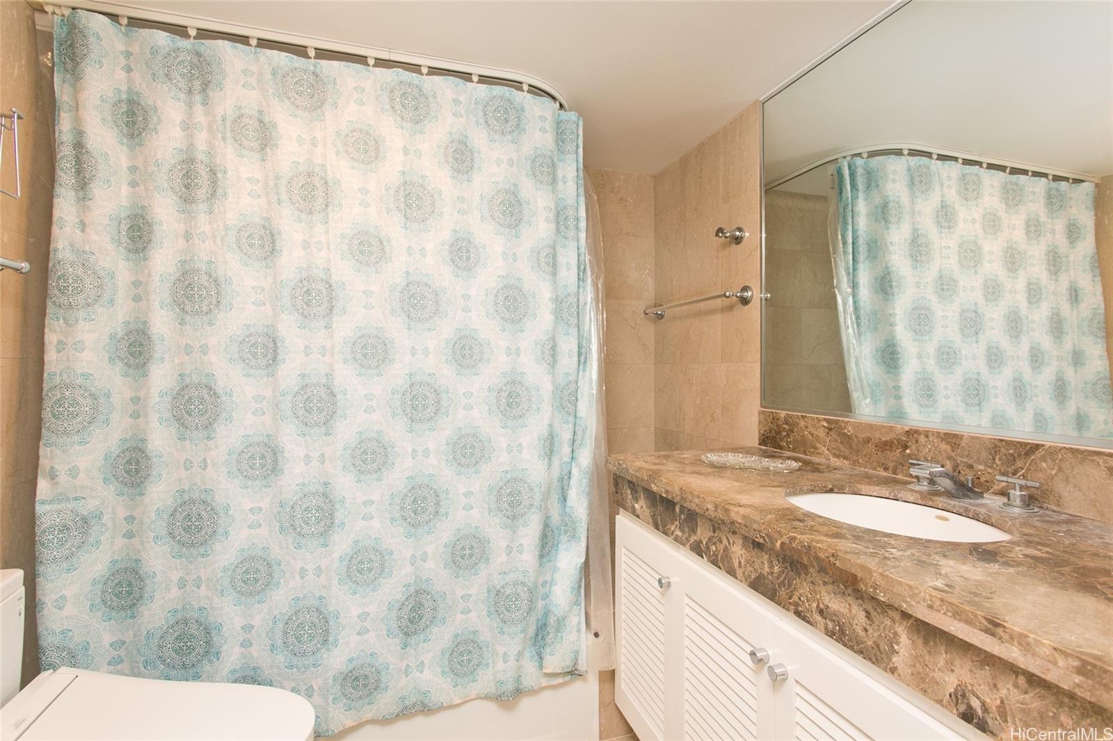 Royal Garden At Waikiki condo # 1705, Honolulu, Hawaii - photo 5 of 18